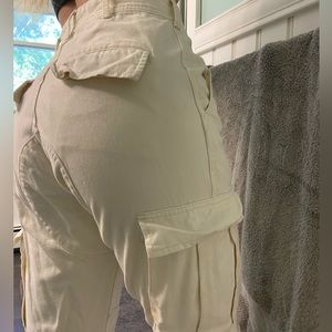 Brandy Melville cream cargo pants 🍦